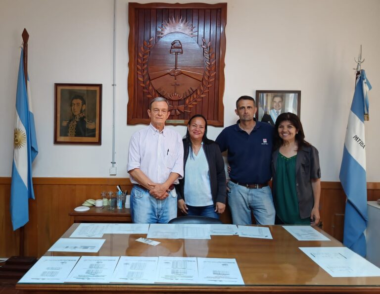 Interventor del IPT recibe a maestra armadora dominicana en Goya durante el XVI Encuentro Tabacalero