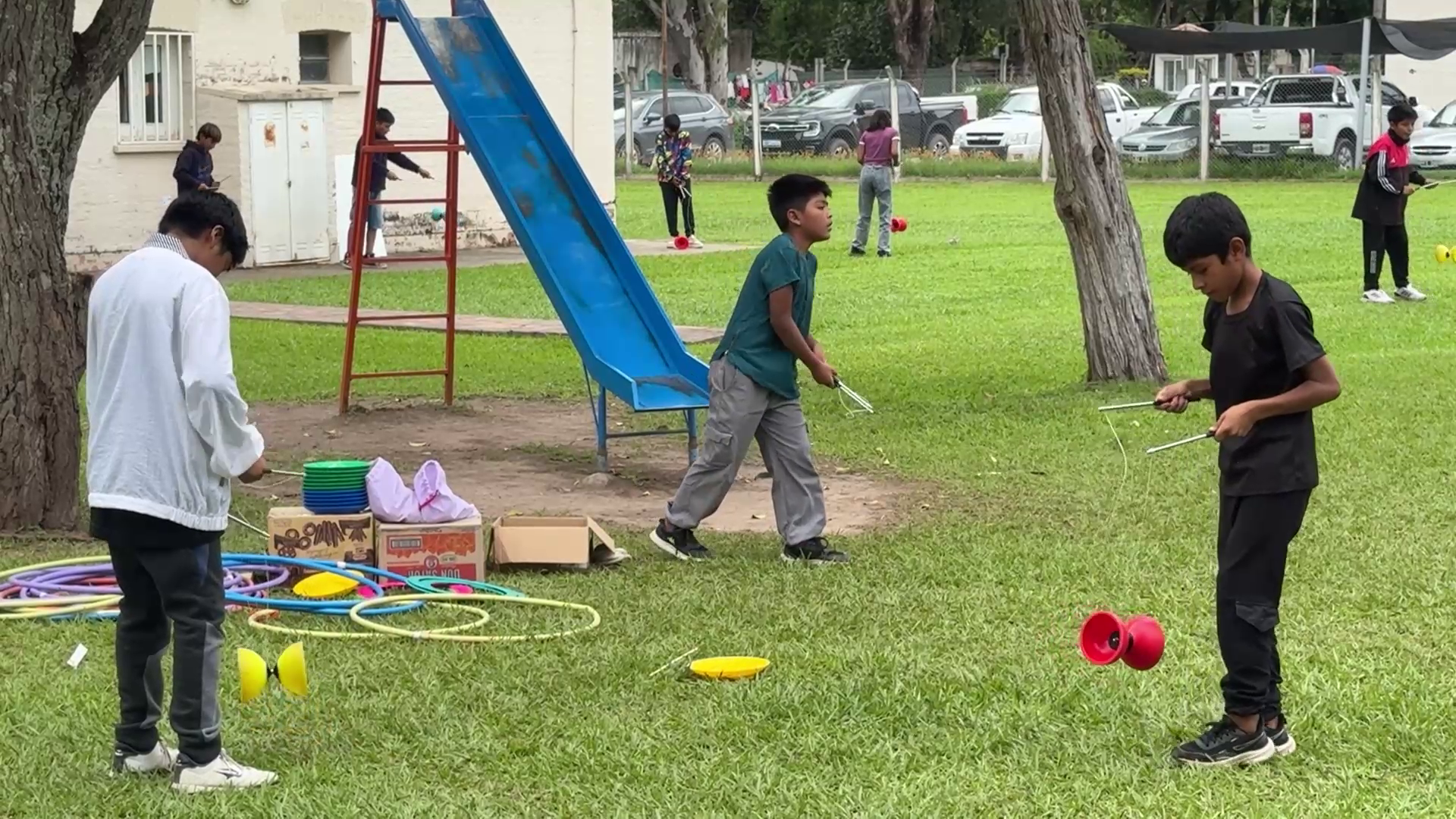 Brazos Abiertos: El Arte Tradicional como Herramienta de Contención en el Sector Tabacalero
