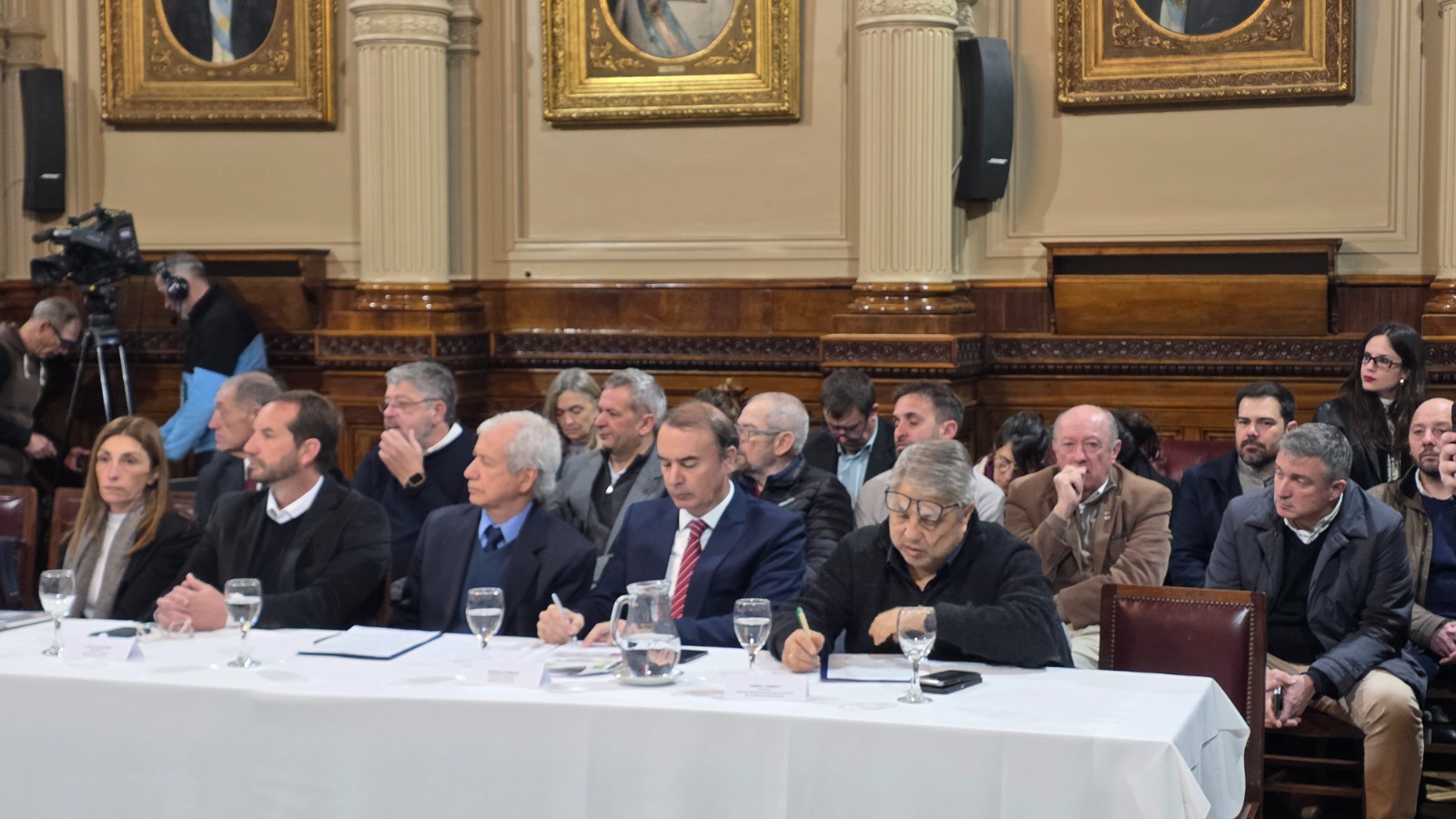 El sector tabacalero expuso en el Palacio Legislativo: pidieron mayor control a ARCA, denunciaron sobrefacturación en cigarrillos y propusieron reformar la Ley del FET